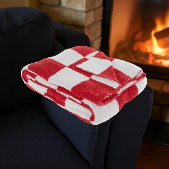 Blanket Red & White Checkerboard Throw
Blanket Cozy Blankets 50” x 60” NEW - Picture 1 of 16